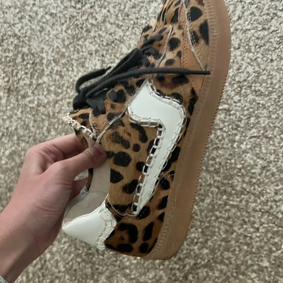 Leopard Pattern Sneakers with Black Laces - Picture 5 of 7